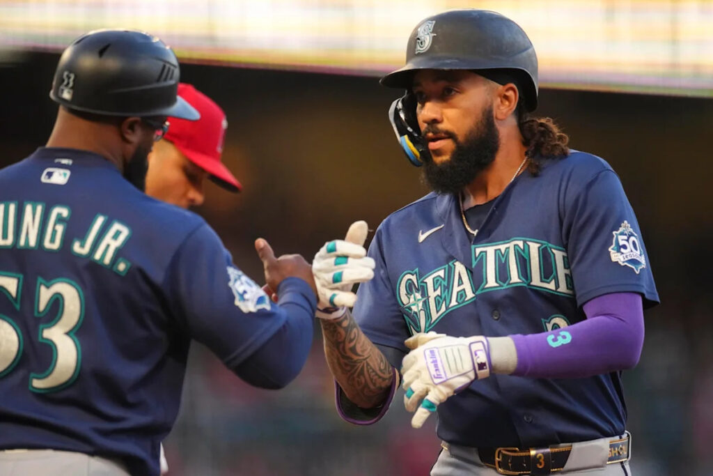 Mariners maintain some semblance of dignity, take series finale in Anaheim