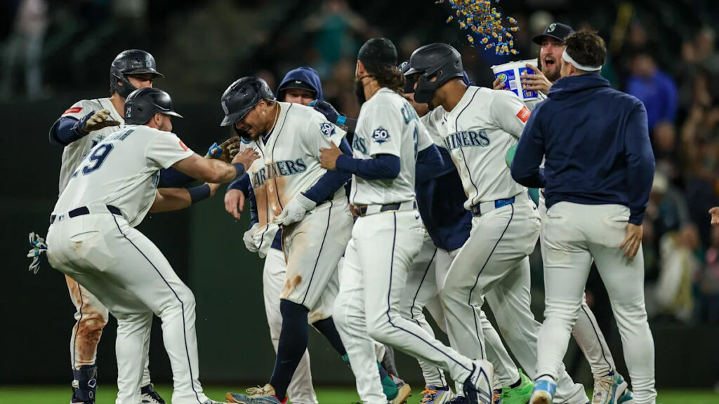 Mariners Live, Beat Astros 6-5 in Extras