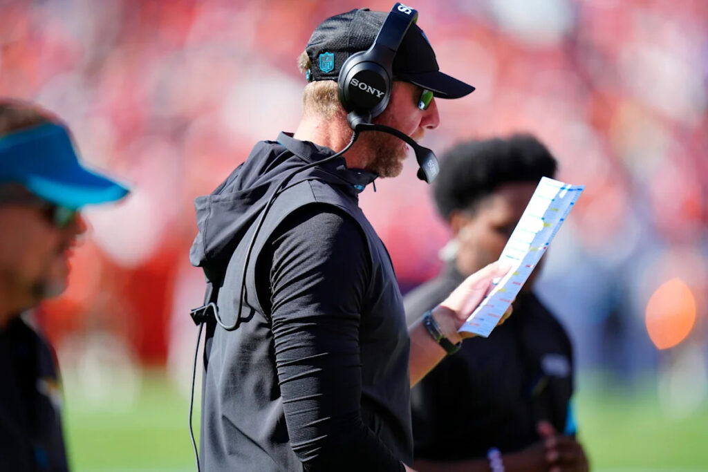 Jaguars Collapse in Second Half, Fall to Broncos Jaguars Collapse in Second Half, Fall to Broncos