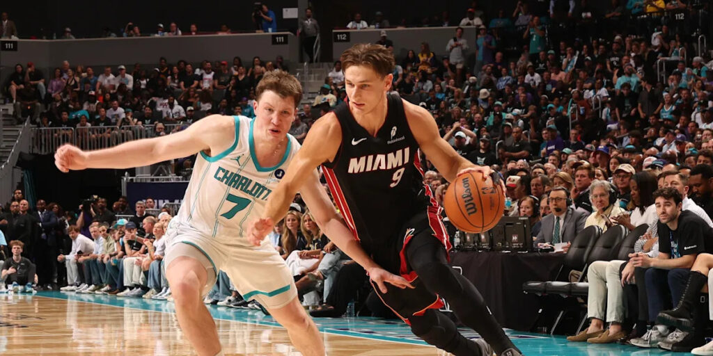 Former Arizona guard Pelle Larsson signs extension with Heat Former Arizona guard Pelle Larsson signs extension with Heat