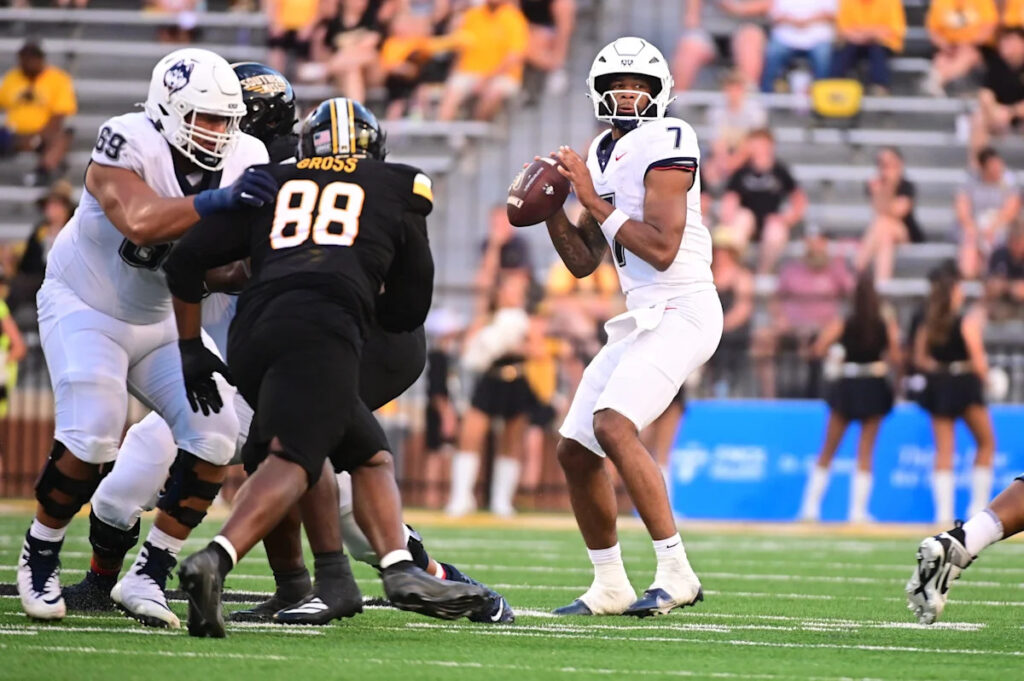 UConn football demolishes Southern Miss, 48-20 UConn football demolishes Southern Miss, 48-20