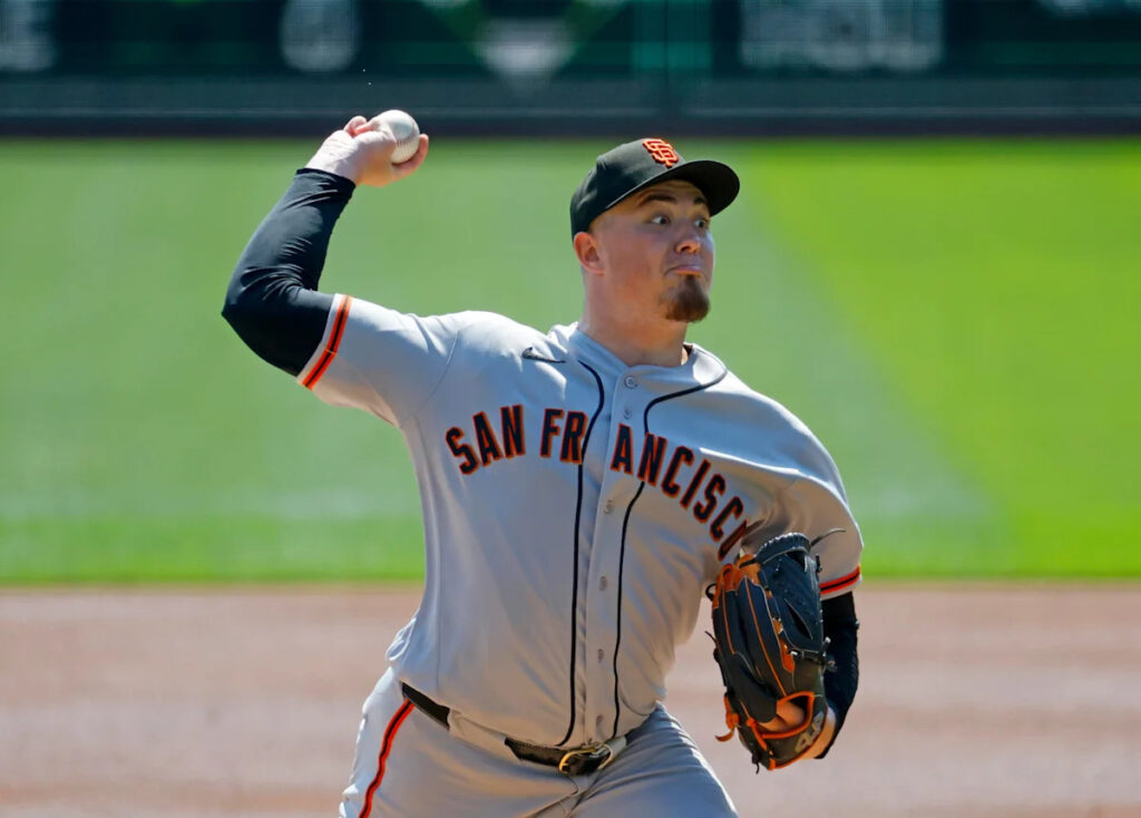 Sloppy Giants drop deciding game of series to Pirates, 5-2