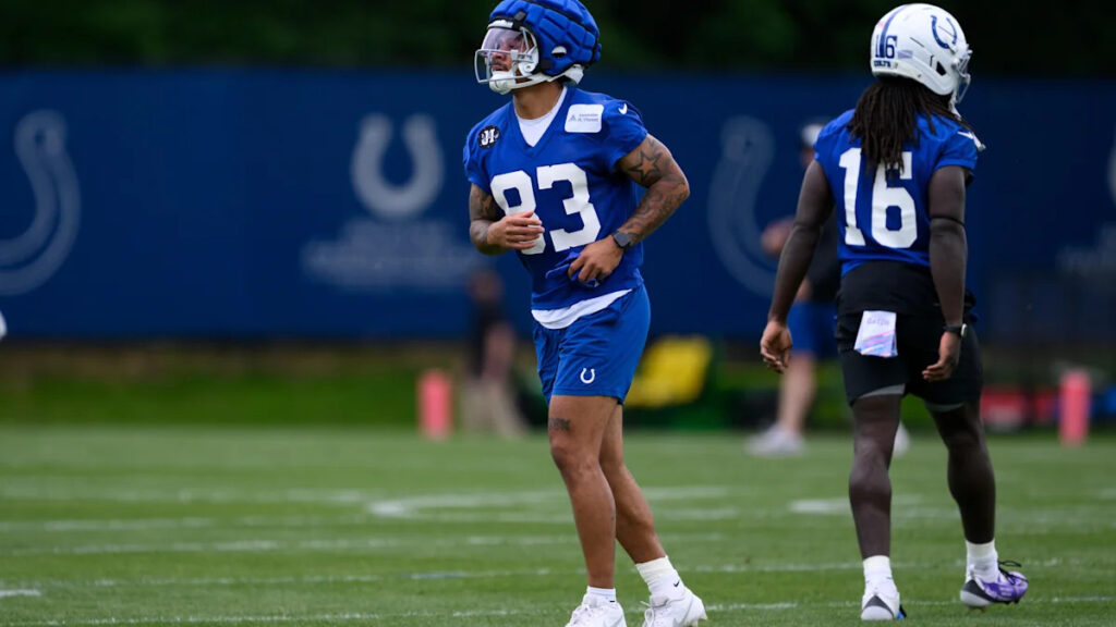 Seahawks bring 2 wide receivers in for tryouts, host running back for a visit