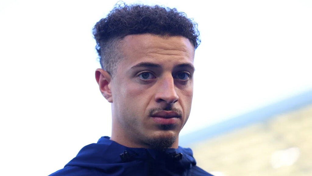Update On Chelsea And Their Pursuit Of This Leeds United Midfielder: What Should Alonso Do?