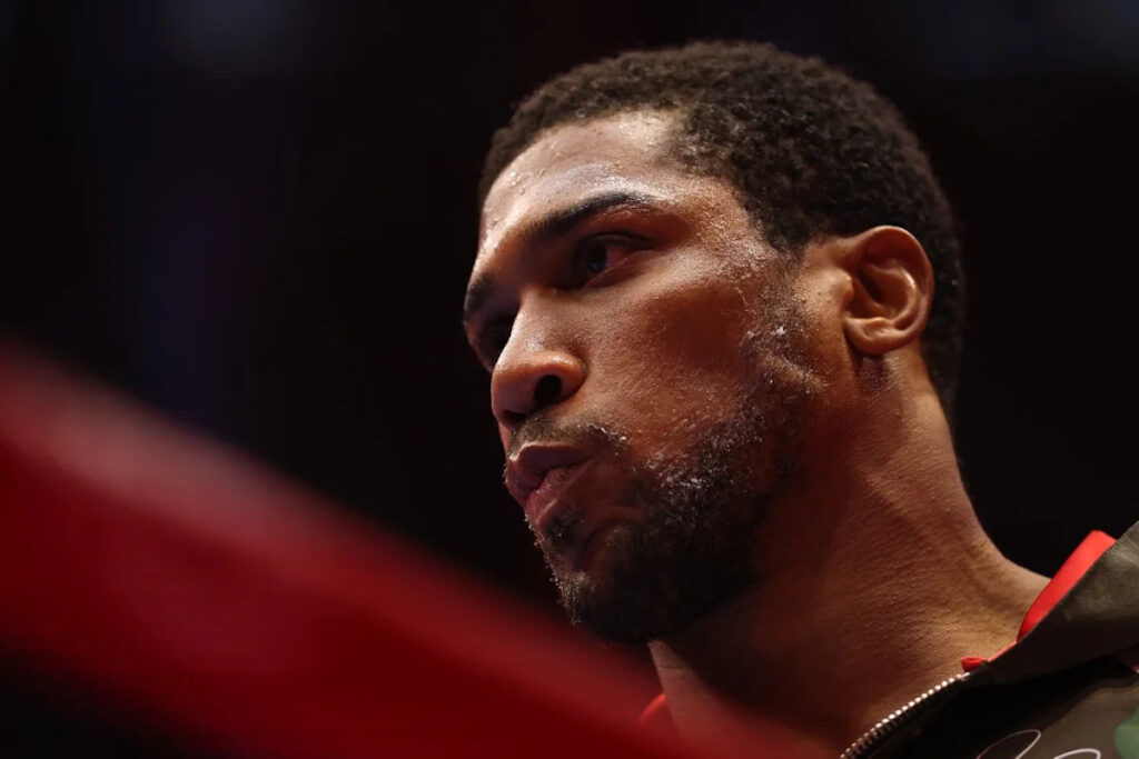 Frank Warren gives major Anthony Joshua contract update with Tyson Fury in location limbo