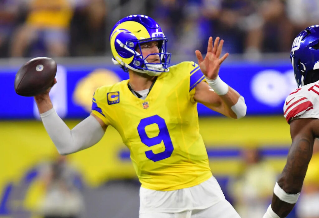 Matthew Stafford tosses four TD passes in win
