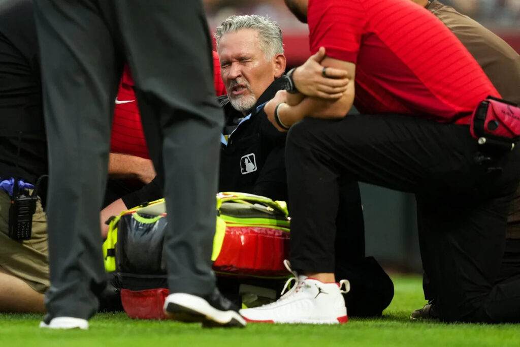 Umpire Manny Gonzalez leaves Reds vs. Padres game with ‘heat illness’