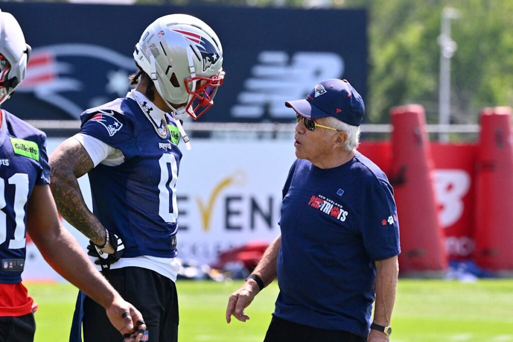 Musician says Patriots owner Robert Kraft banned him from playing at stadium