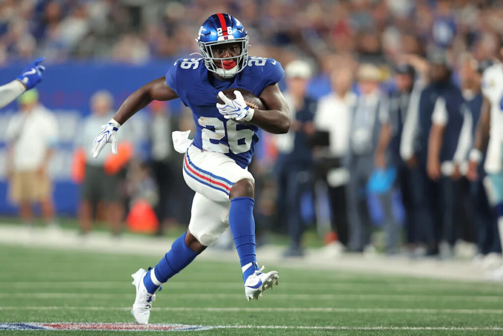 Devin Singletary totals 10 touches, scores in Week 1