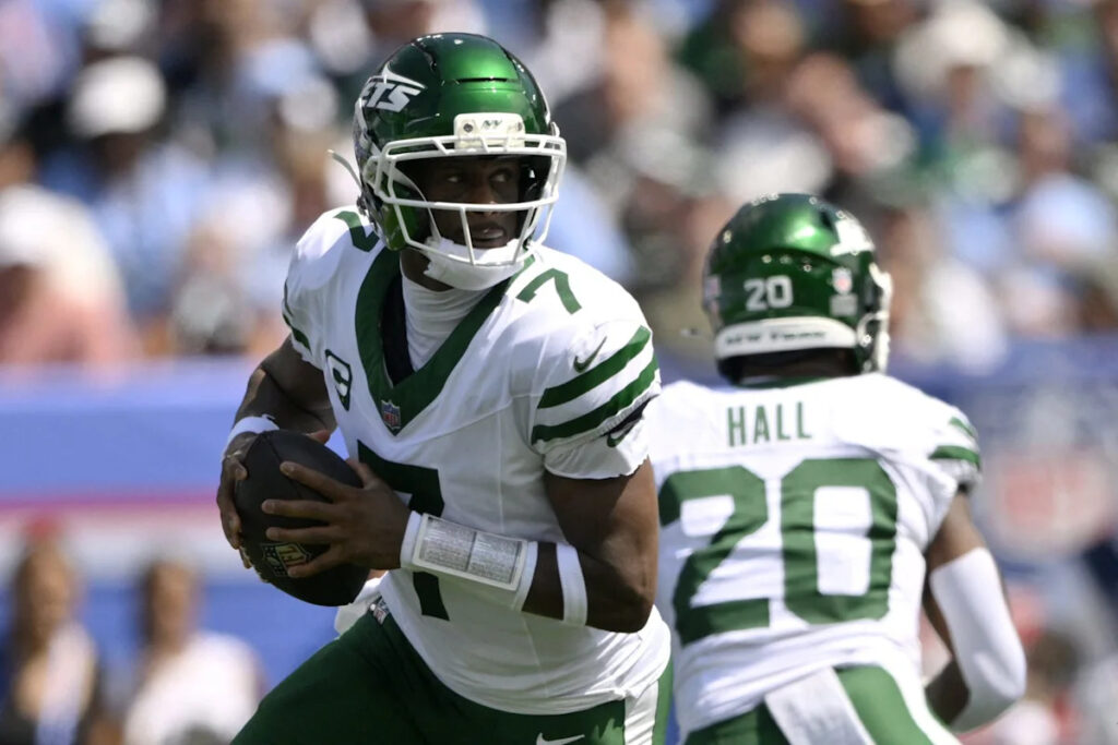 Geno Smith finishes with 215 yards in Week 1 Geno Smith finishes with 215 yards in Week 1