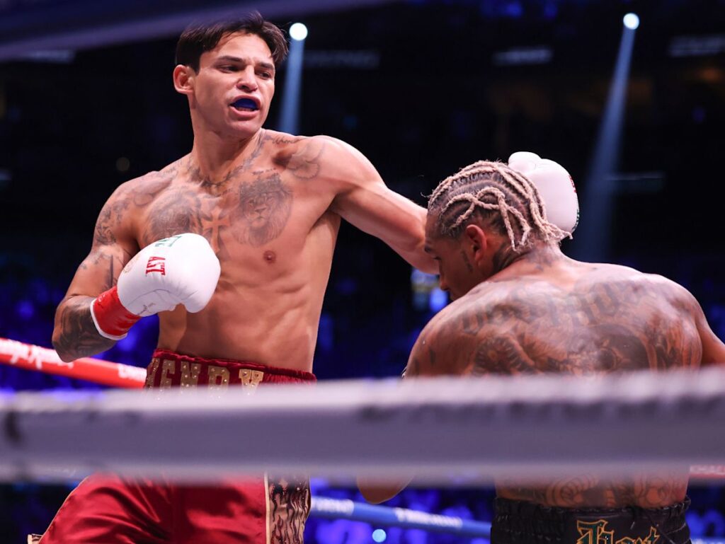 Ryan Garcia defiende el título wélter del CMB al noquear en 2do asalto a Conor Benn